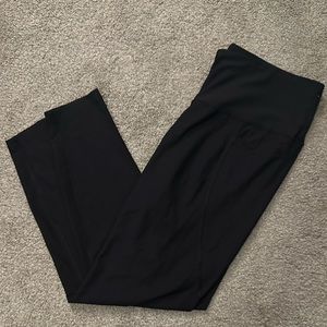 Women’s Old Navy Black Go Dry Pocket Elevate Leggings  - size Large